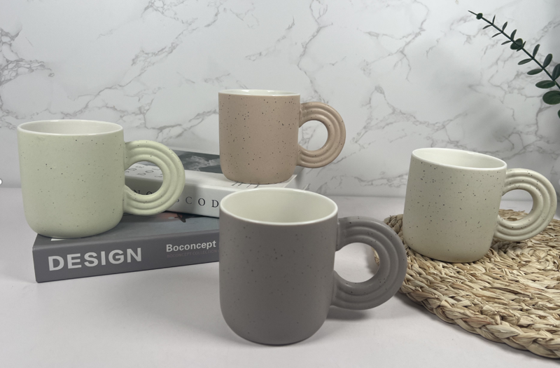 C03 TAZA NAVIDEÑA DE 8.2*9 CMS / COD:DX362- CJN 12 UNDS